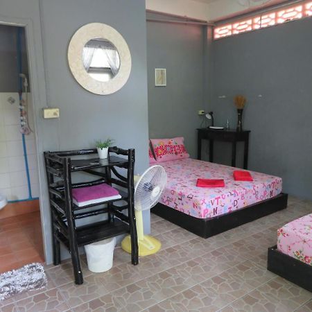 Same Same Guesthouse, Bar & Restaurant (Adults Only) Haad Rin Eksteriør bilde